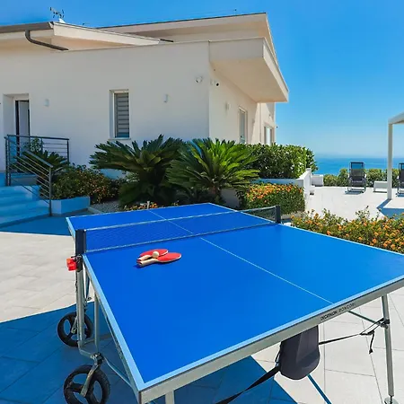 Dedalo Villa *