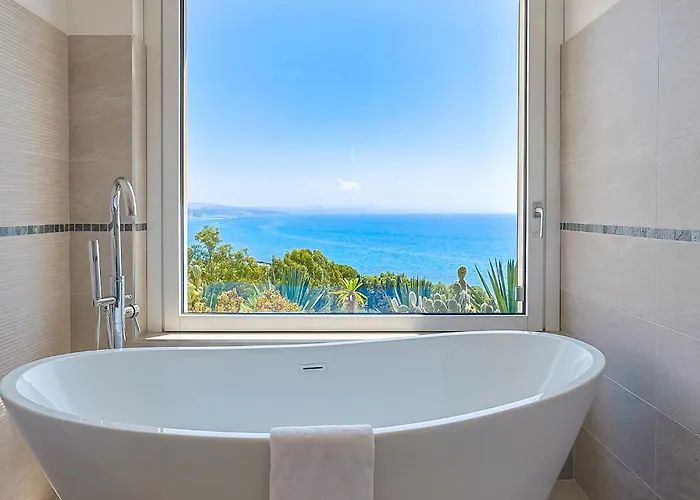 Villa Dedalo, Direct Sea Access