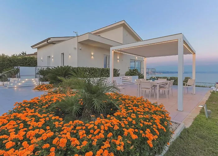 Dedalo, Direct Sea Access Villa
