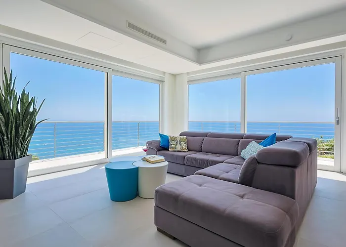 Villa Dedalo, Direct Sea Access