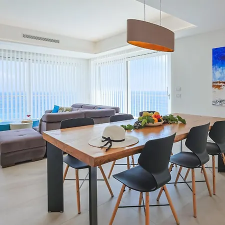 Dedalo, Direct Sea Access Villa